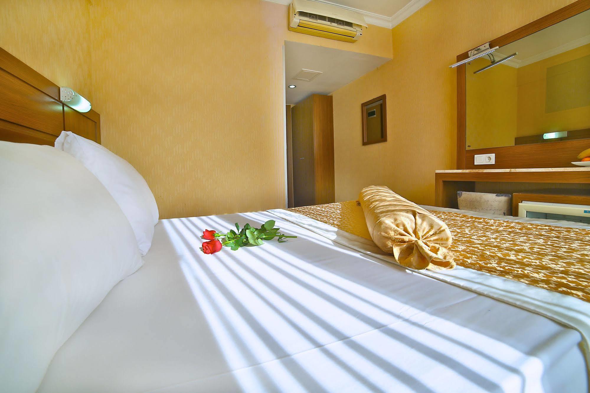 The Center Hotel Istambul Extérieur photo
